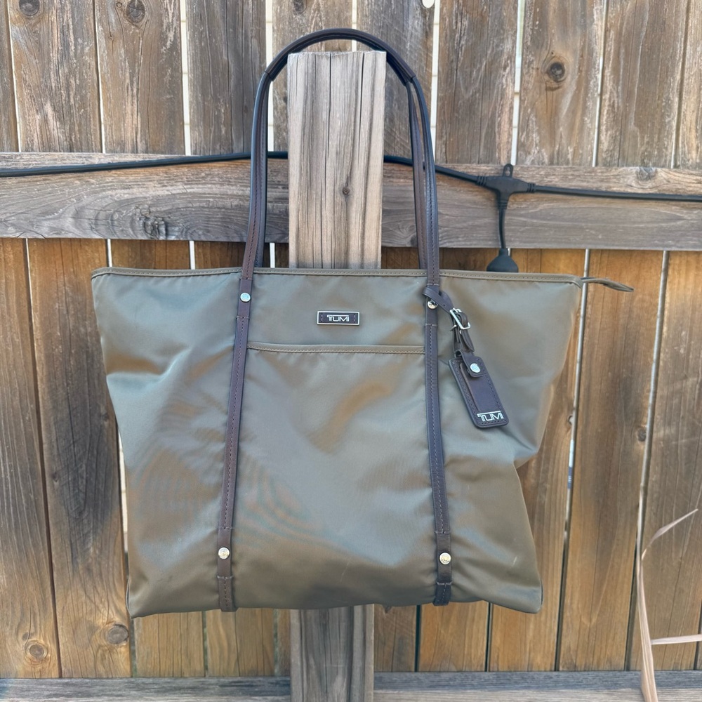 TUMI Travel Nylon Tote Bag Minimal Timeless Flight